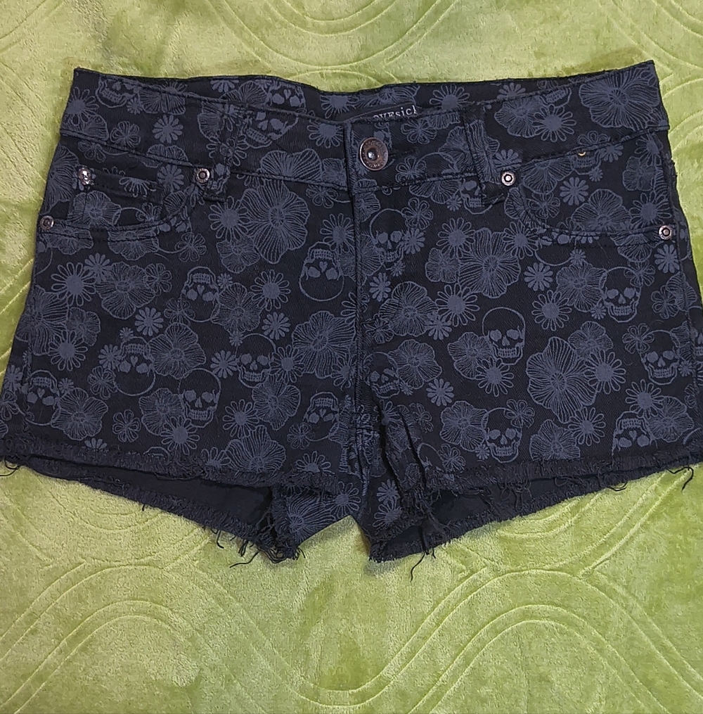 Lovesick Women's Black Scull Floral Jean Shorts Size 3